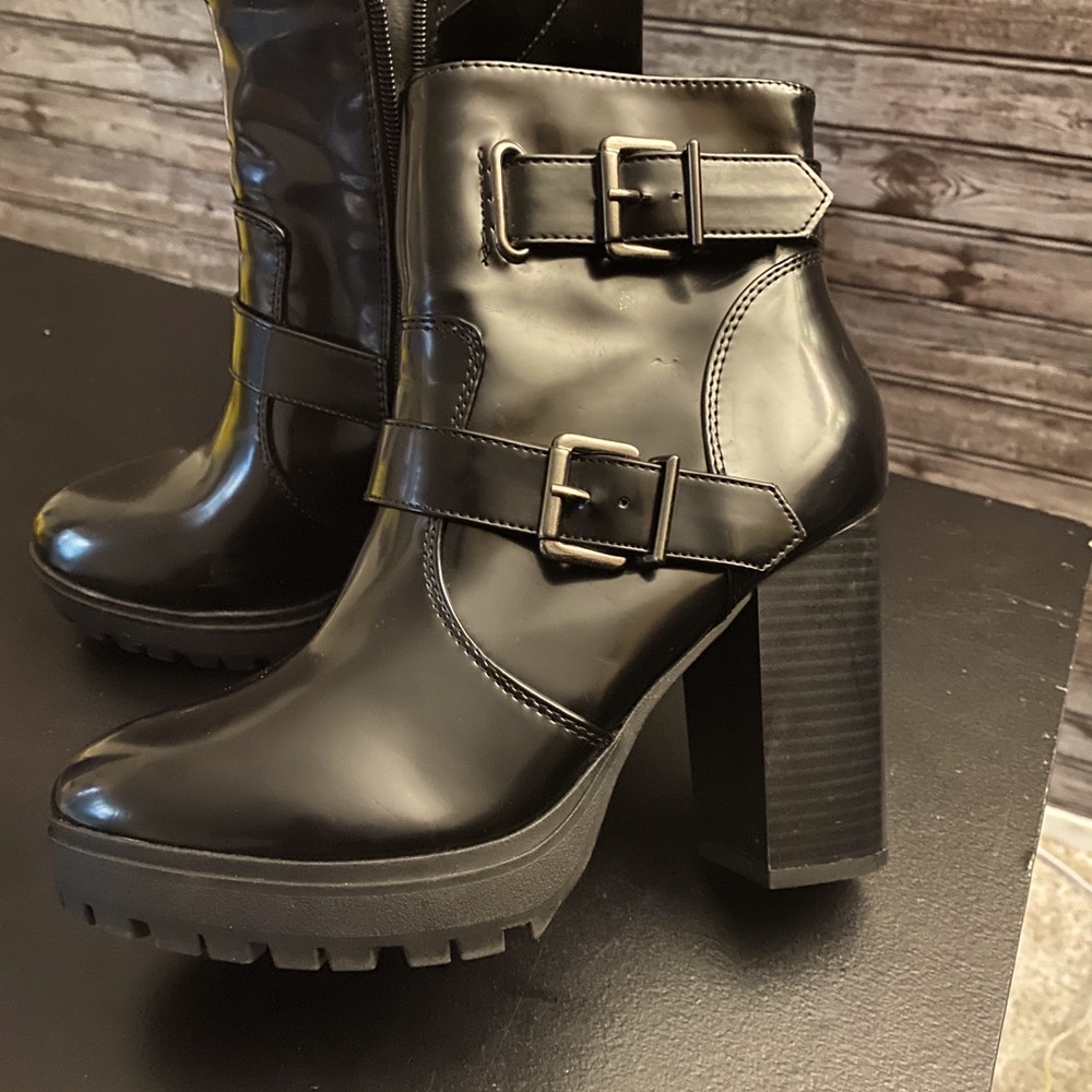 Brand new women shoes